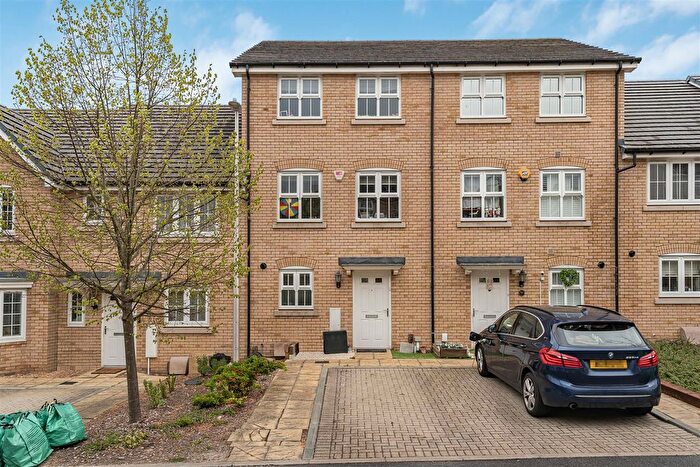 3 Bedroom Town House For Sale In Hambleton Way, RG41