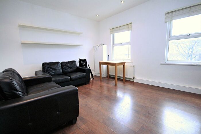 2 Bedroom Flat To Rent In Mayton Street, Islington, N7