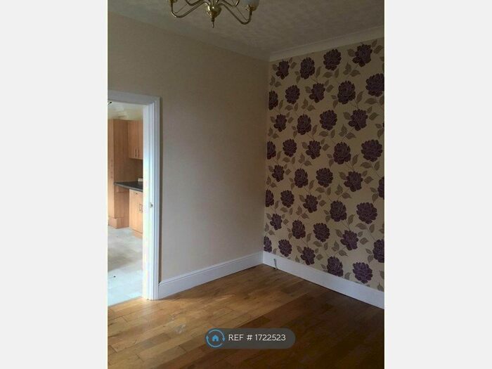 3 Bedroom Semi-Detached House To Rent In Roberts Street, Grimsby, DN32