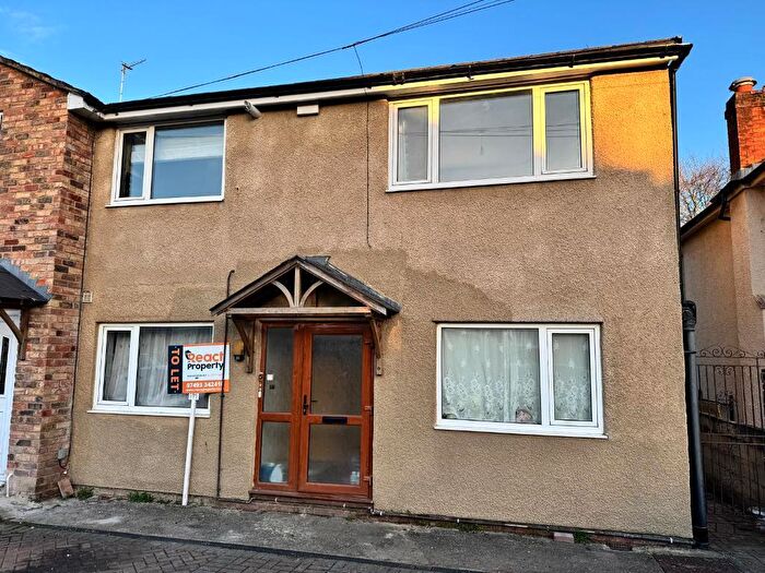 2 Bedroom Flat To Rent In Bangor Grove, St Annes, Bristol, BS4