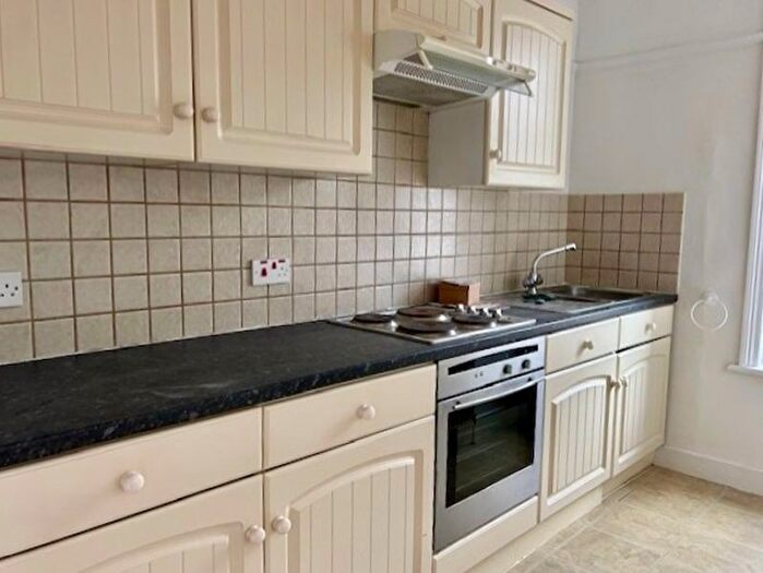 1 Bedroom Flat To Rent In Walton Road, East Molesey, KT8