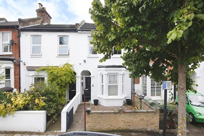 2 Bedroom Flat To Rent In Cambria Road, Herne Hill, London, SE5