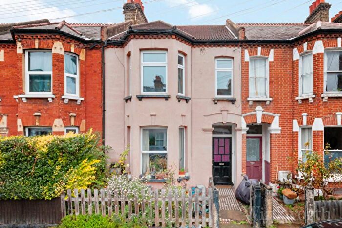 2 Bedroom Apartment To Rent In Whatman Road, London, SE23