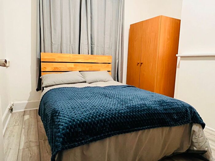 5 Bedroom End Of Terrace House To Rent In Mossford Street, London, E3