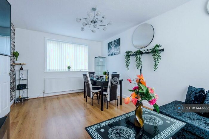 3 Bedroom Semi-Detached House To Rent In Scotland Hall Road, Manchester, M40