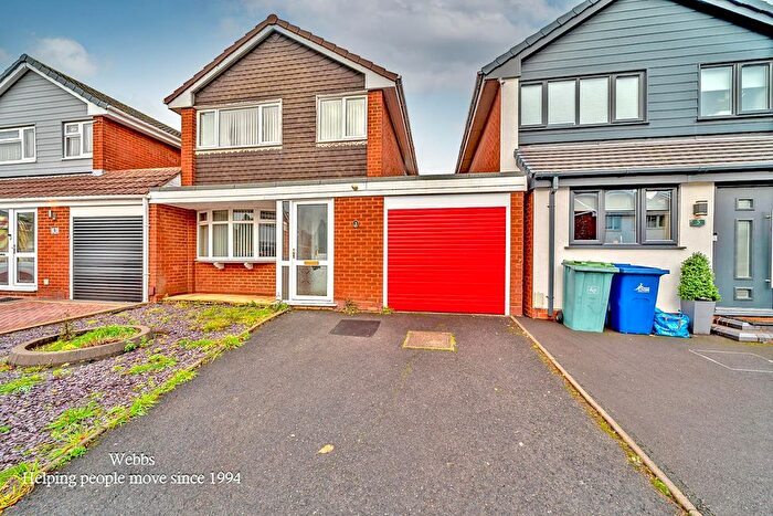 3 Bedroom Link Detached House For Sale In Hanbury Road, Norton Canes, Cannock, WS11