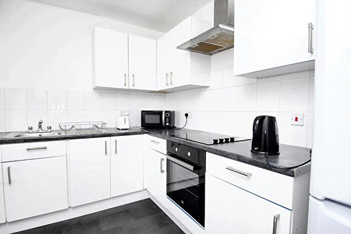 3 Bedroom Flat To Rent In Lockyer Road, Flat, Plymouth, PL3