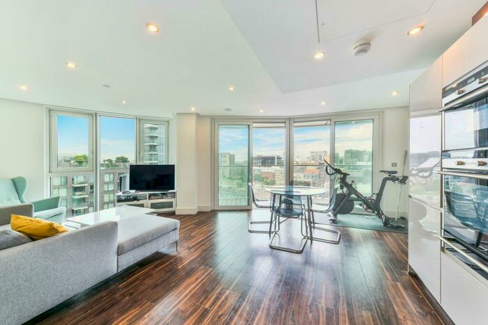 3 Bedroom Apartment To Rent In Altitude Point, Alie Street, Aldgate, E1