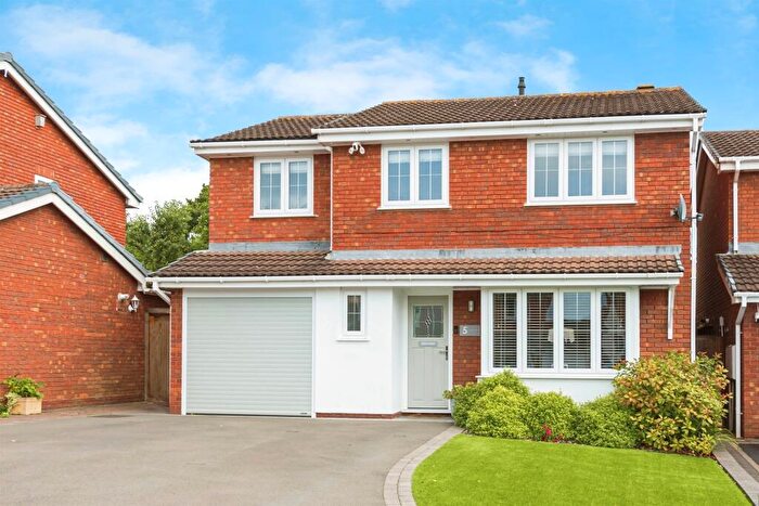 4 Bedroom Semi Detached House For Sale In Caistor Close, Mile Oak, Tamworth, B78