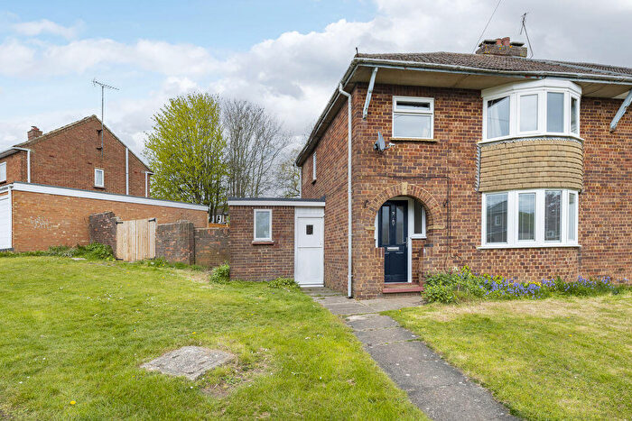 3 Bedroom Semi Detached House For Sale In St. Pauls Road, Bletchley, Milton Keynes, MK3