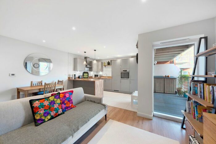 2 Bedroom Flat To Rent In Kingston Road, London, SW20