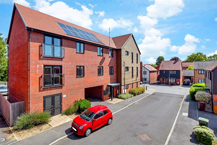 2 Bedroom Apartment For Sale In Rowan Street, Leybourne, West Malling, Kent, ME19