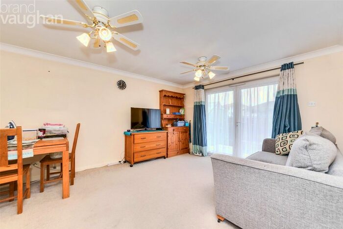 2 Bedroom Flat To Rent In Collingwood Court, The Strand, Brighton, BN2
