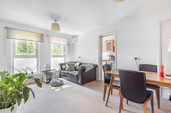 1 Bedroom Flat To Rent In Cubitt Terrace, Clapham, London, SW4