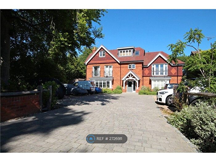 1 Bedroom Flat To Rent In Sayes Court Farm Drive, Addlestone, KT15