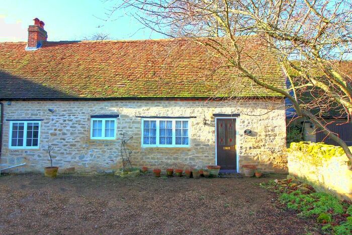 3 Bedroom Cottage To Rent In Hanslope Road, MK19