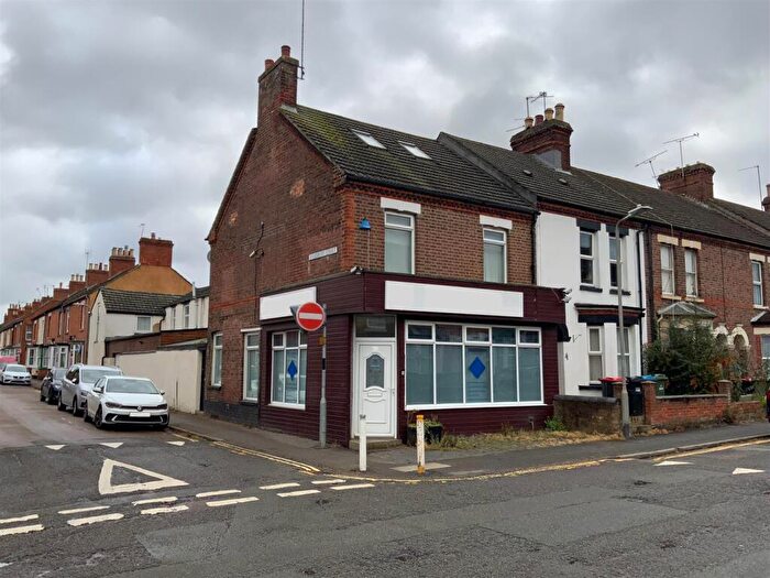 5 Bedroom End Of Terrace House For Sale In Cambridge Street, Wolverton, Milton Keynes, MK12