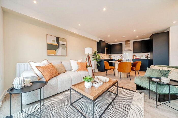 2 Bedroom Flat For Sale In West Street, Erith, DA8
