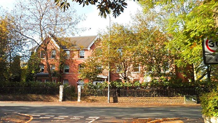 2 Bedroom Flat To Rent In Belvedere Gardens, Heaton Moor Road, Stockport, SK4