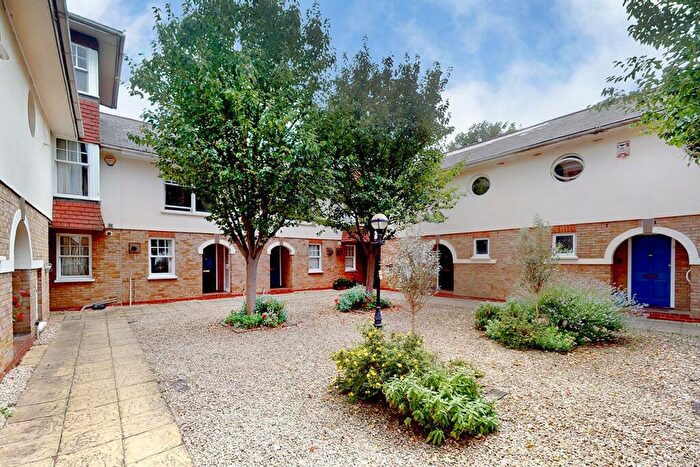 2 Bedroom House To Rent In Orchard Mews, De Beauvoir, N1