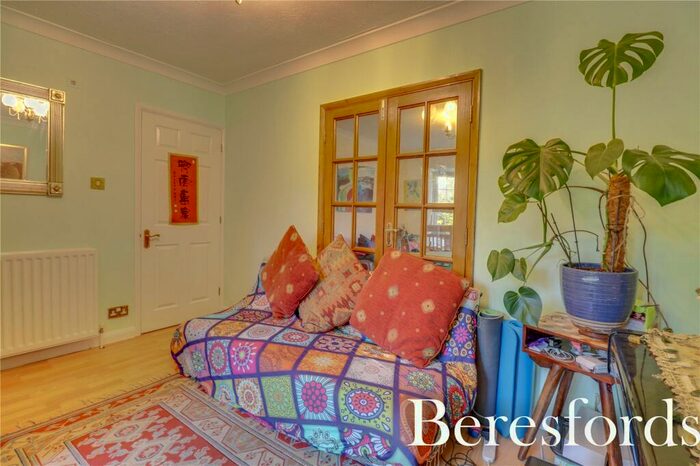 4 Bedroom Detached House For Sale In Glanmead, Shenfield, CM15