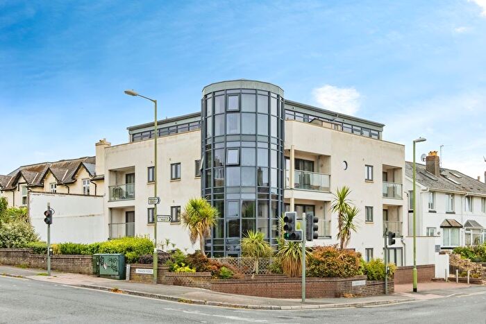 2 Bedroom Flat For Sale In Warbro Road, Torquay, Devon, TQ1