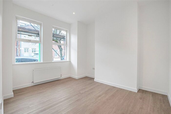 2 Bedroom Maisonette For Sale In Leverson Street, Furzedown, SW16