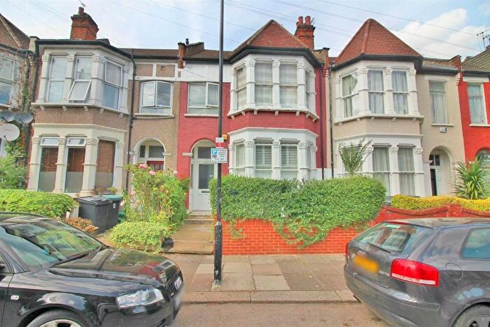 2 Bedroom Property To Rent In Harringay Gardens, London, N8