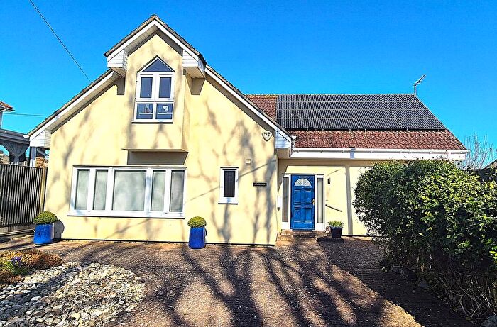 3 Bedroom Detached House For Sale In Yeovil Road, Sherborne, DT9