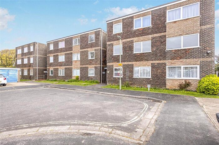 2 Bedroom Flat To Rent In Rails Lane, Hayling Island, PO11