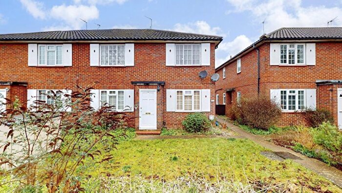 2 Bedroom Flat For Sale In Stanmore Gardens, TW9
