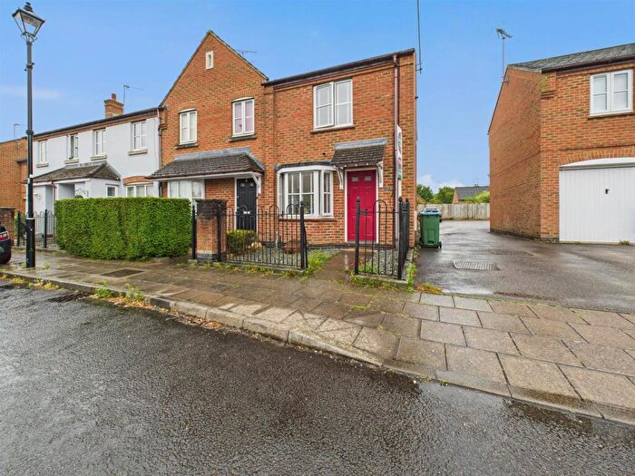 2 Bedroom End Of Terrace House For Sale In Fairford Leys Way, Fairford Leys, Aylesbury, HP19