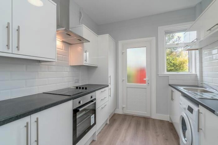 2 Bedroom Flat To Rent In Parkhead Terrace, Edinburgh, EH11