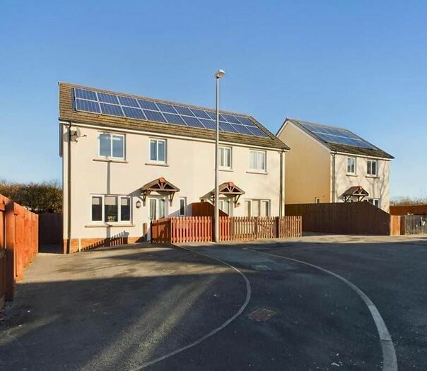 3 Bedroom Semi-Detached House For Sale In Clos Gwili, Cwmgwili, Llanelli, SA14