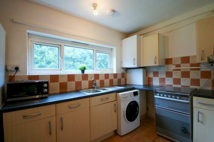 2 Bedroom Flat To Rent In Hobart Croft, Birmingham - Student Property, B7