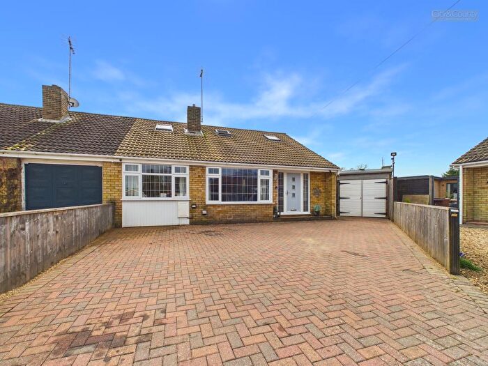 5 Bedroom Semi-Detached Bungalow For Sale In Russell Close, Thorney, PE6