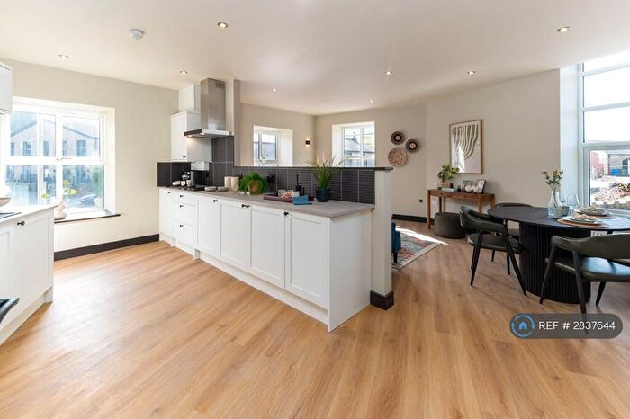 2 Bedroom Flat To Rent In Park Road, Rossendale, BB4