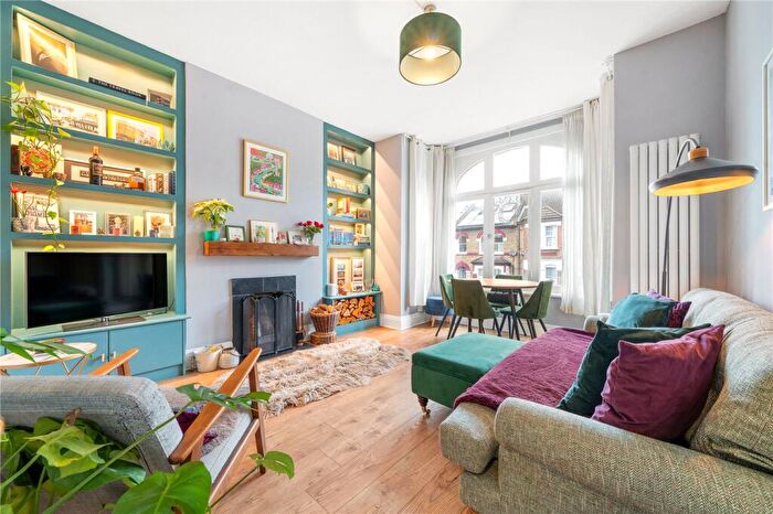 2 Bedroom Apartment For Sale In Hillcourt Road, East Dulwich, London, SE22