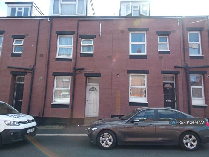 2 Bedroom Terraced House To Rent In Recreation Grove, Leeds, LS11