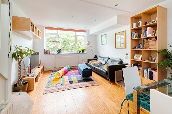 1 Bedroom Flat For Sale In Thornhill Road, London, N1