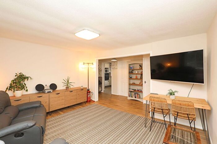2 Bedroom Flat For Sale In Moorland View, Sheffield, S12