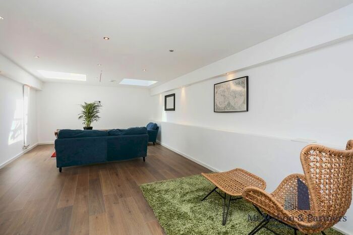 4 Bedroom Town House To Rent In Comet Street, London, SE8