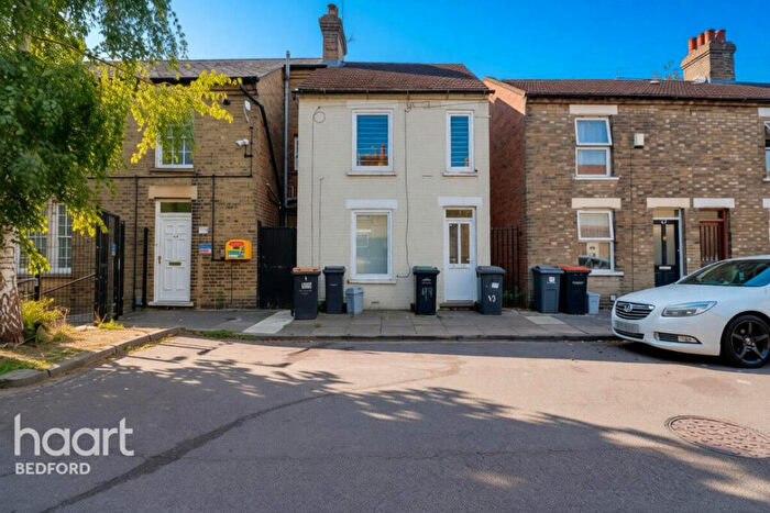 3 Bedroom Semi-Detached House To Rent In Althorpe Street, Bedford, MK42