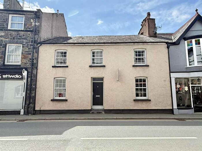 4 Bedroom House For Sale In Station Road, Llanrwst, LL26