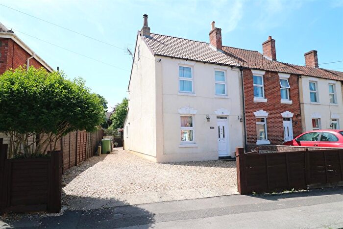 3 Bedroom End Of Terrace House For Sale In Dursley Road, Trowbridge, BA14