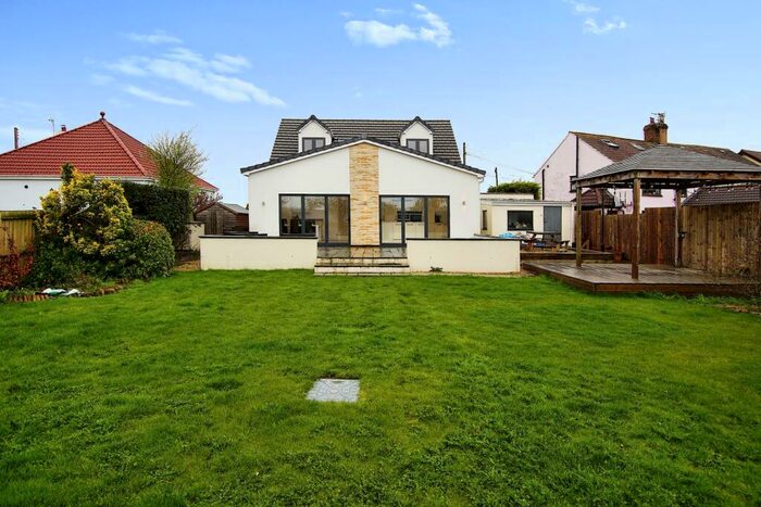 4 Bedroom Bungalow For Sale In Marsh Common Road, Pilning, Bristol, Gloucestershire, BS35