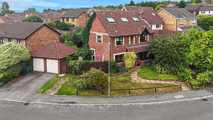 5 Bedroom Detached House For Sale In Cyprus Road, Hatch Warren, RG22