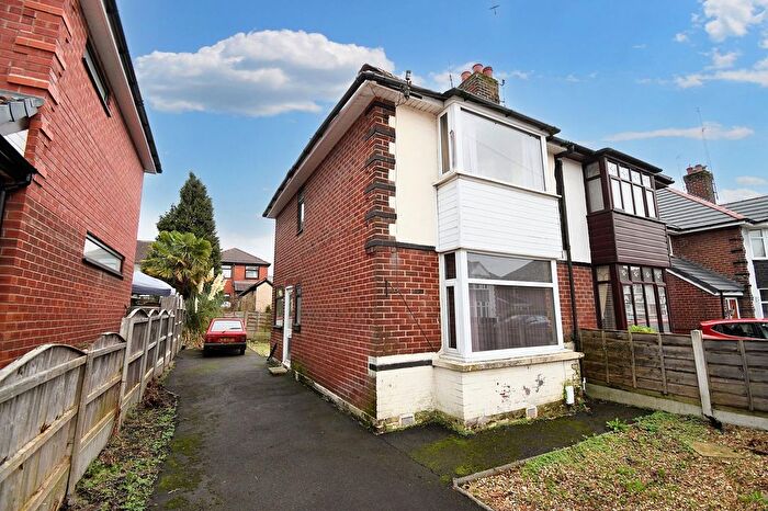 2 Bedroom Semi Detached House For Sale In The Mead, Salford, M5