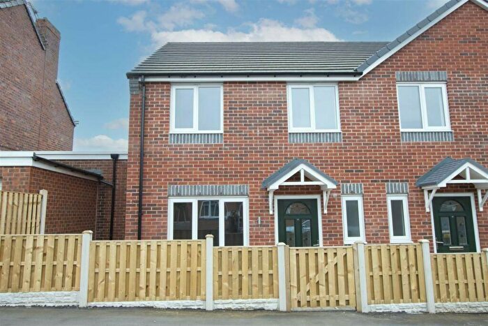 3 Bedroom Semi-Detached House To Rent In Charlesworth Street, Bolsover, S44