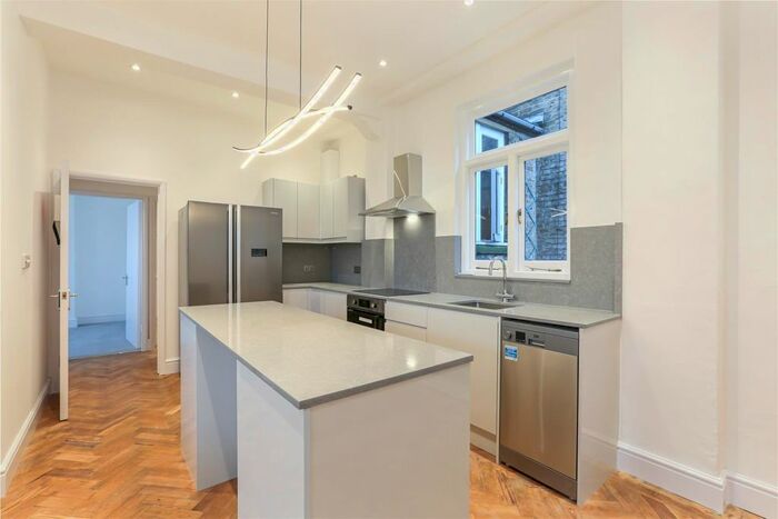 2 Bedroom Flat To Rent In Dartmouth Road, London, SE23